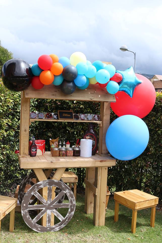 Carreta de Madera Natural 
Medidas: 1.24cm X 2.18cm 
Alquiler $160.000