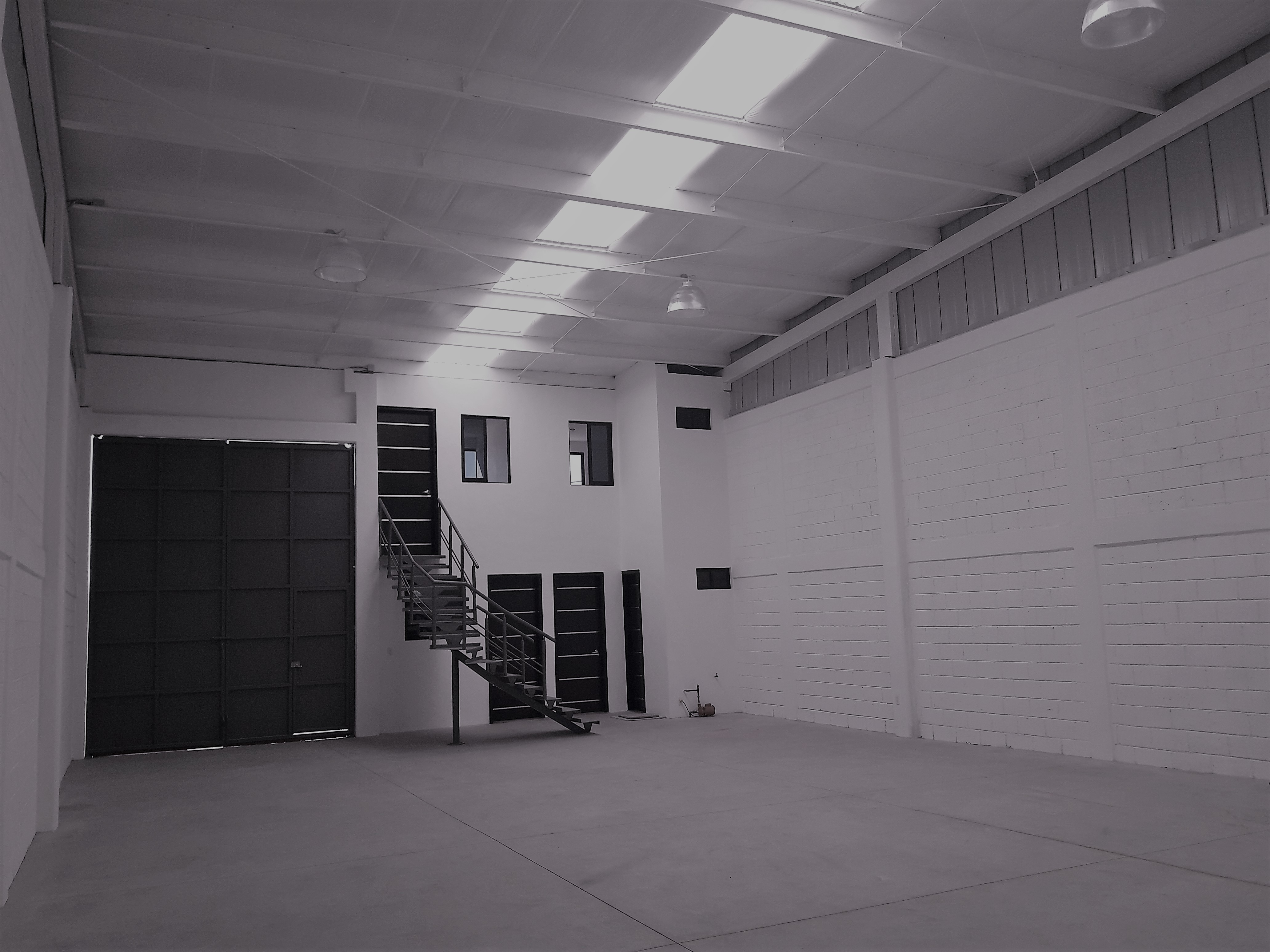https://0201.nccdn.net/1_2/000/000/17d/87f/bodega2.jpg