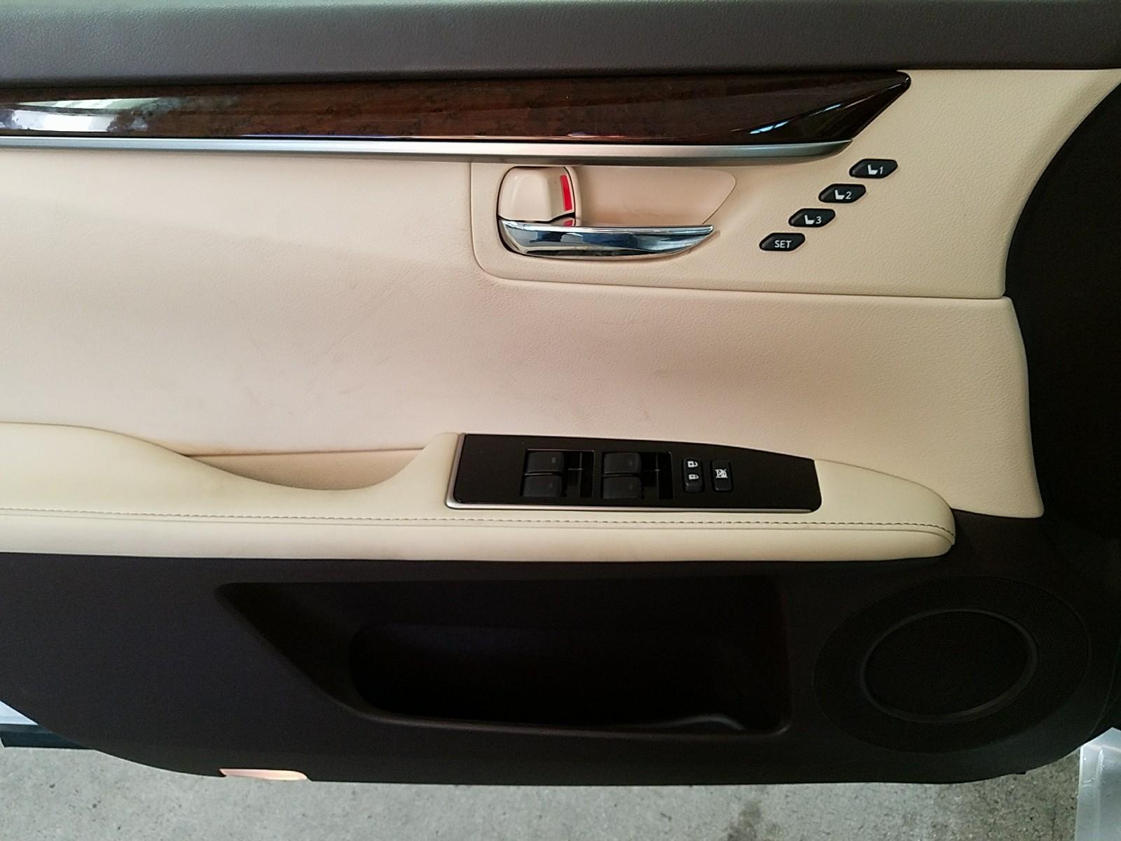 DRIVERDOORPANEL