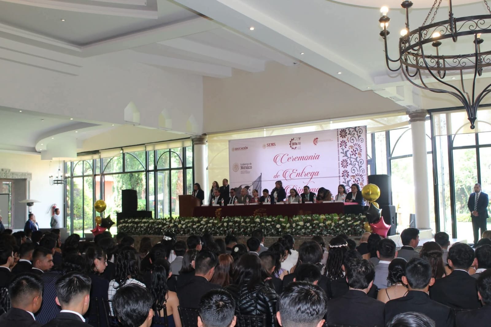 https://0201.nccdn.net/1_2/000/000/17e/5bb/graduacion5.jpg