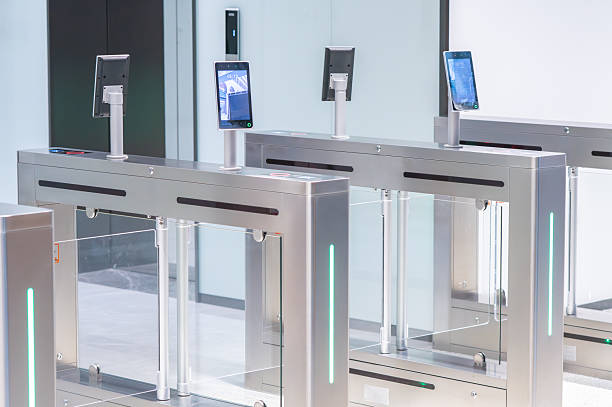 Sistema de instalacion de equipos de seguridad con biométricos y control de accesos