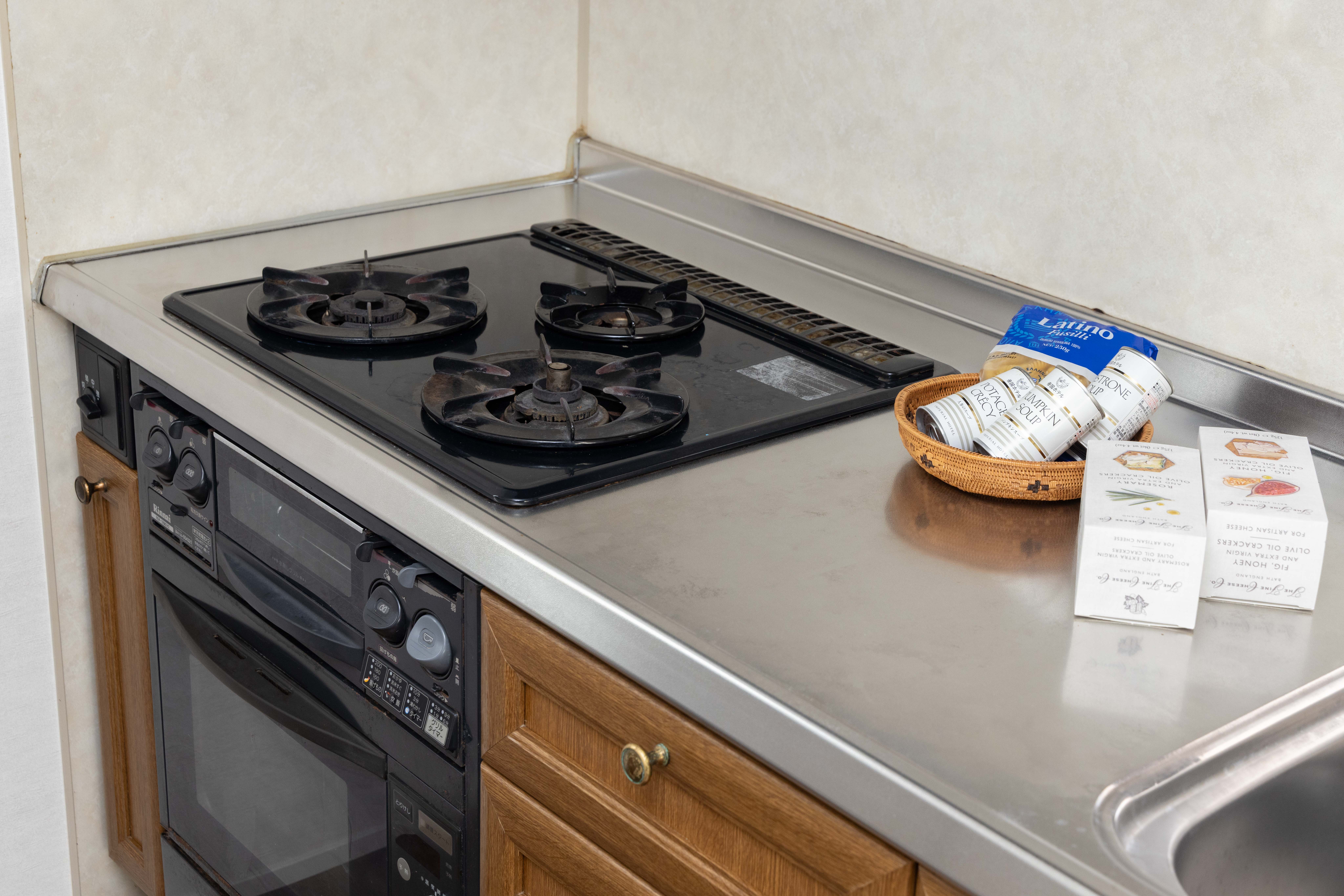 Gas stove with dedicated fish grill & broiler