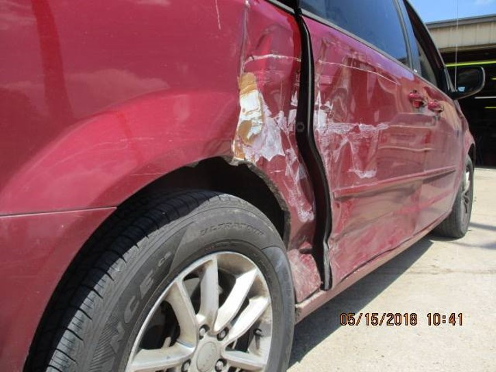 2014 Dodge Caravan
Quarter/Door Damage