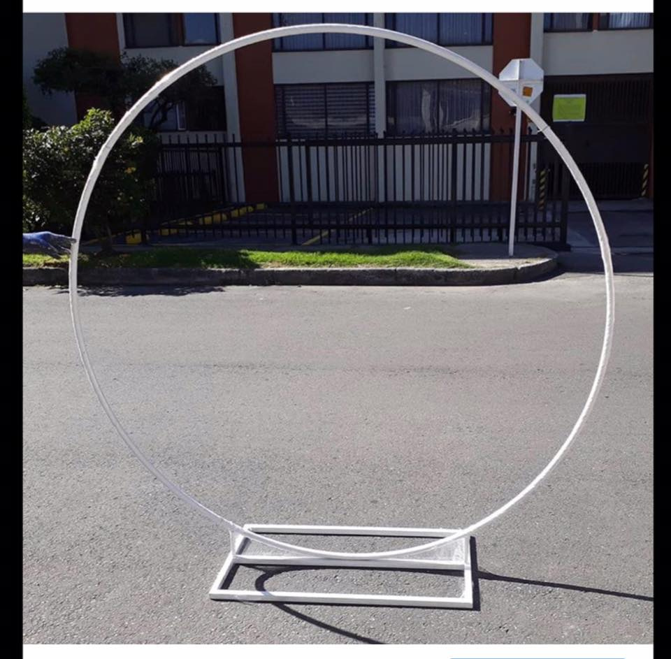 Arco de Globos $ 100.000
Alto 2.03m
Diametro 2m