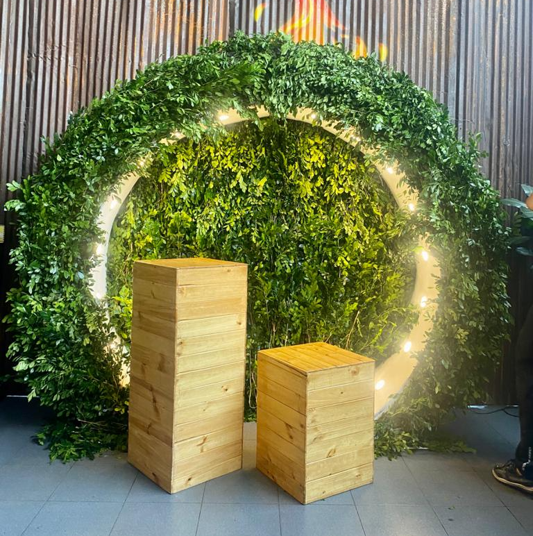 Arco redondo con luces 
2.20m de Altura
1.98m Diámetro  Interno 
2.60m Diámetro externo 
Alquiler con Follaje 
$ 800.000

 Adicional fondo de follaje 
 $180.000