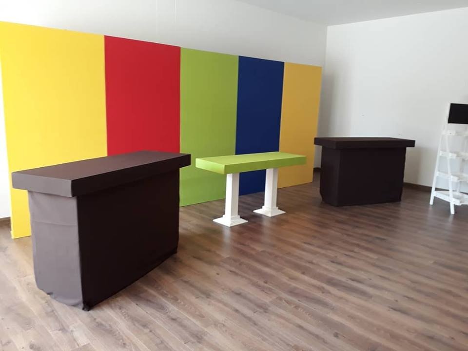 * Recta Tap Verde Manz $ 60.000
* Mod de Barra Tapizado de
Marron $ 150.000