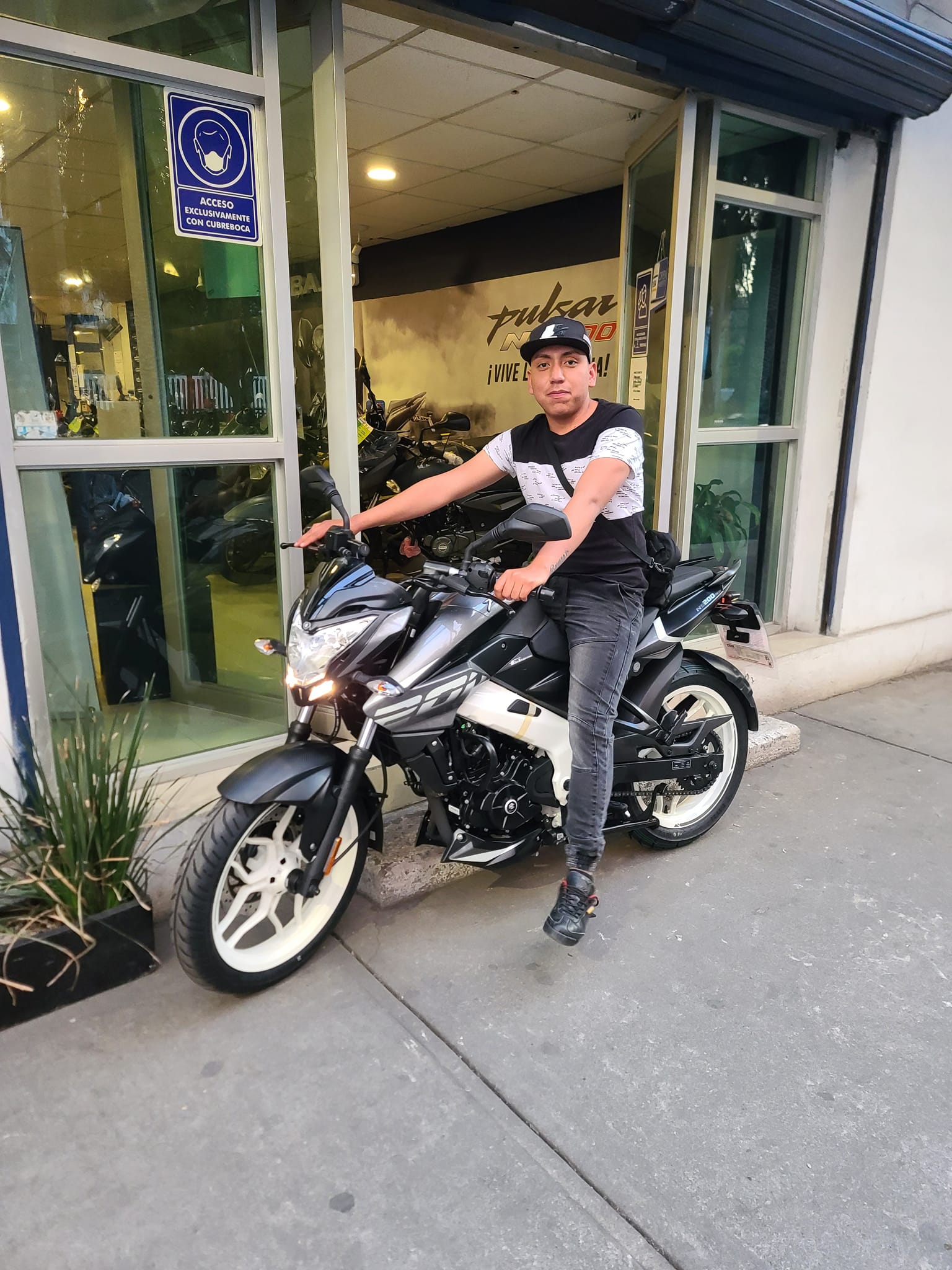 Entrega de motocicleta - Motos en Bajaj la Viga, Iztacalco, CDMX.