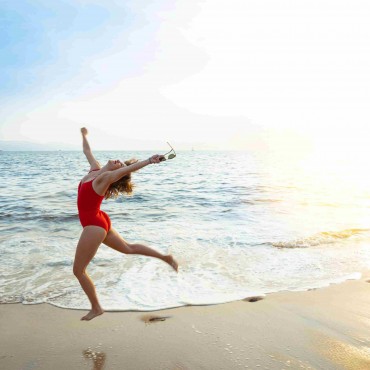 https://0201.nccdn.net/1_2/000/000/180/232/disfrutando-la-playa.jpeg
