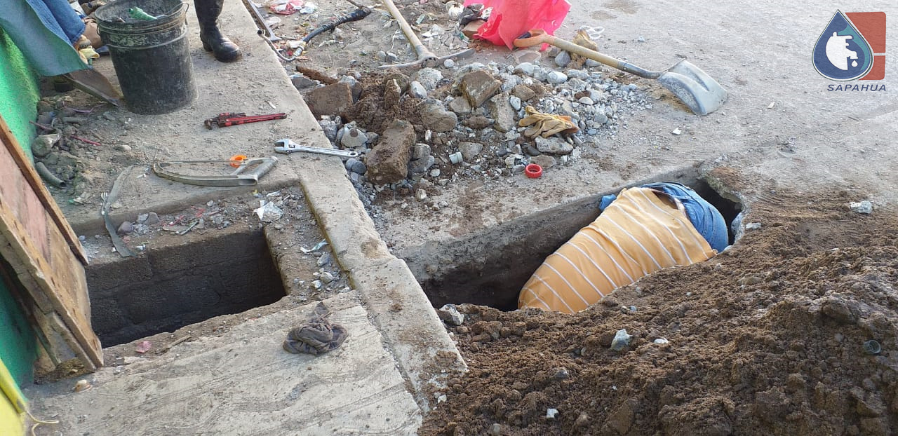 REPARACIÓN DE FUGA DE AGUA EN CALLE ZARAGOZA, COLONIA SANTA ROSA