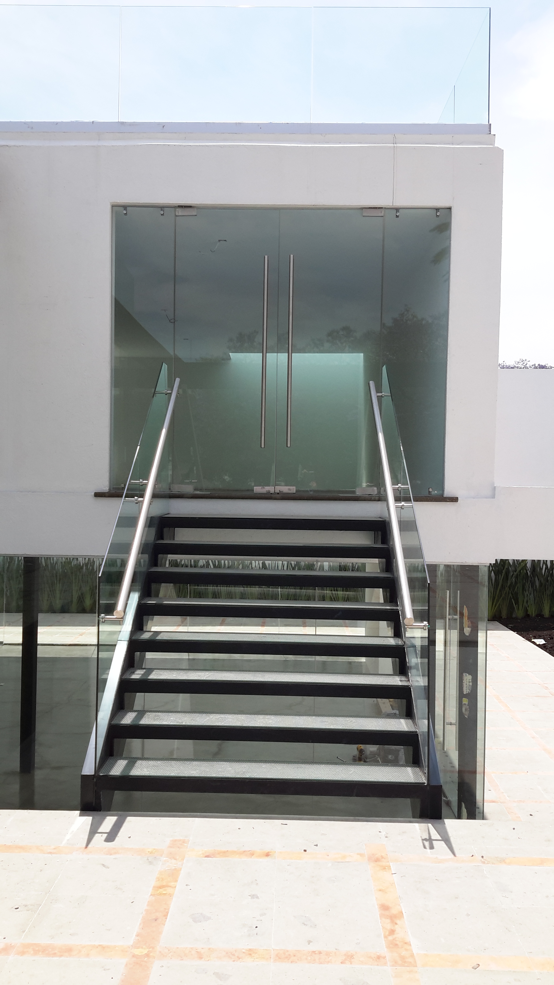 Soluciones Integrales en Cristal, Aluminio y pvc - ESCALERAS Y PISOS