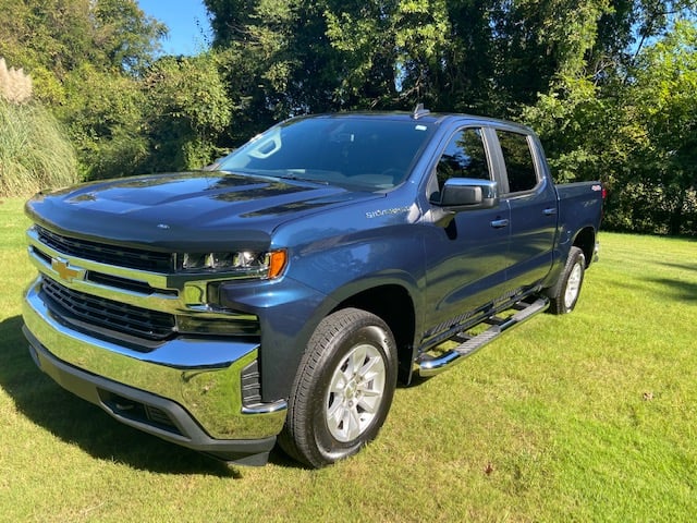 2020 Silverado Crew 4X4 Nice !
V8 Auto list 50k Must See