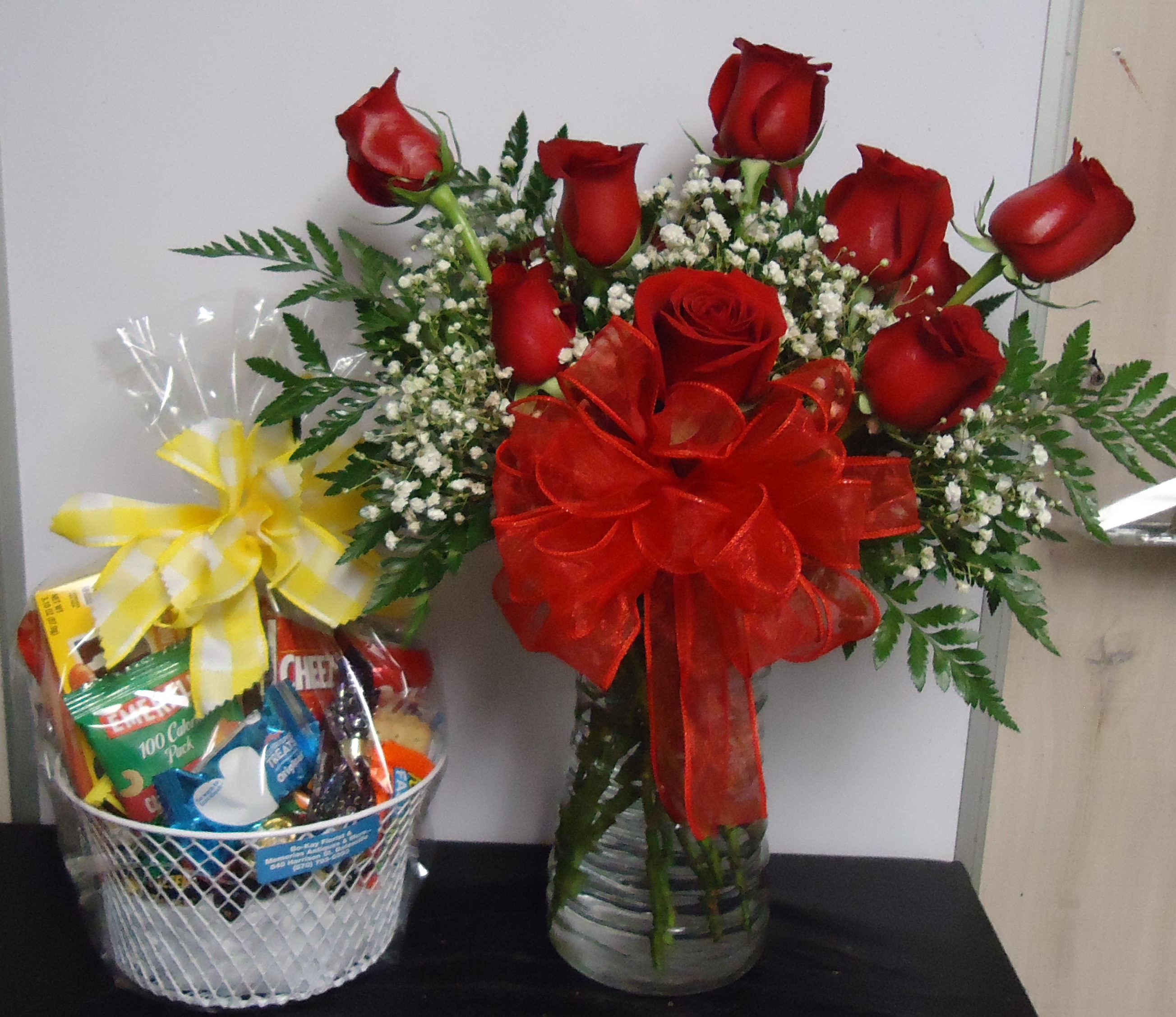 (1)  "Fresh" Dozen Red Roses
W/ Goodie Basket
$120.00