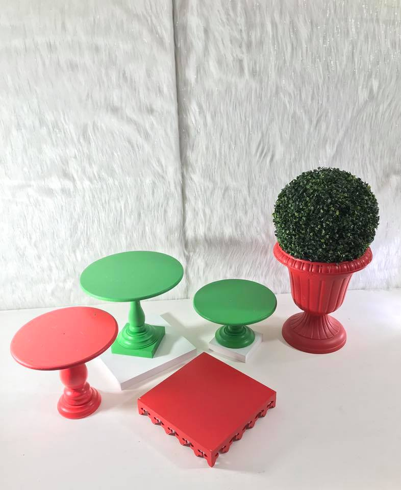 Bases Planas Troqueladas
Color Rojo
Medias: 30cm X 30cm 
$20.000
Bases de Postres Cuadradas  Pequeñas $10.000
Bases de Postres Cuadradas Grande 30cm x 30cm 10.000
Base Redonda para Postres 20.000
Florero imperial#1 20.000
Copon Pequeño 10.000