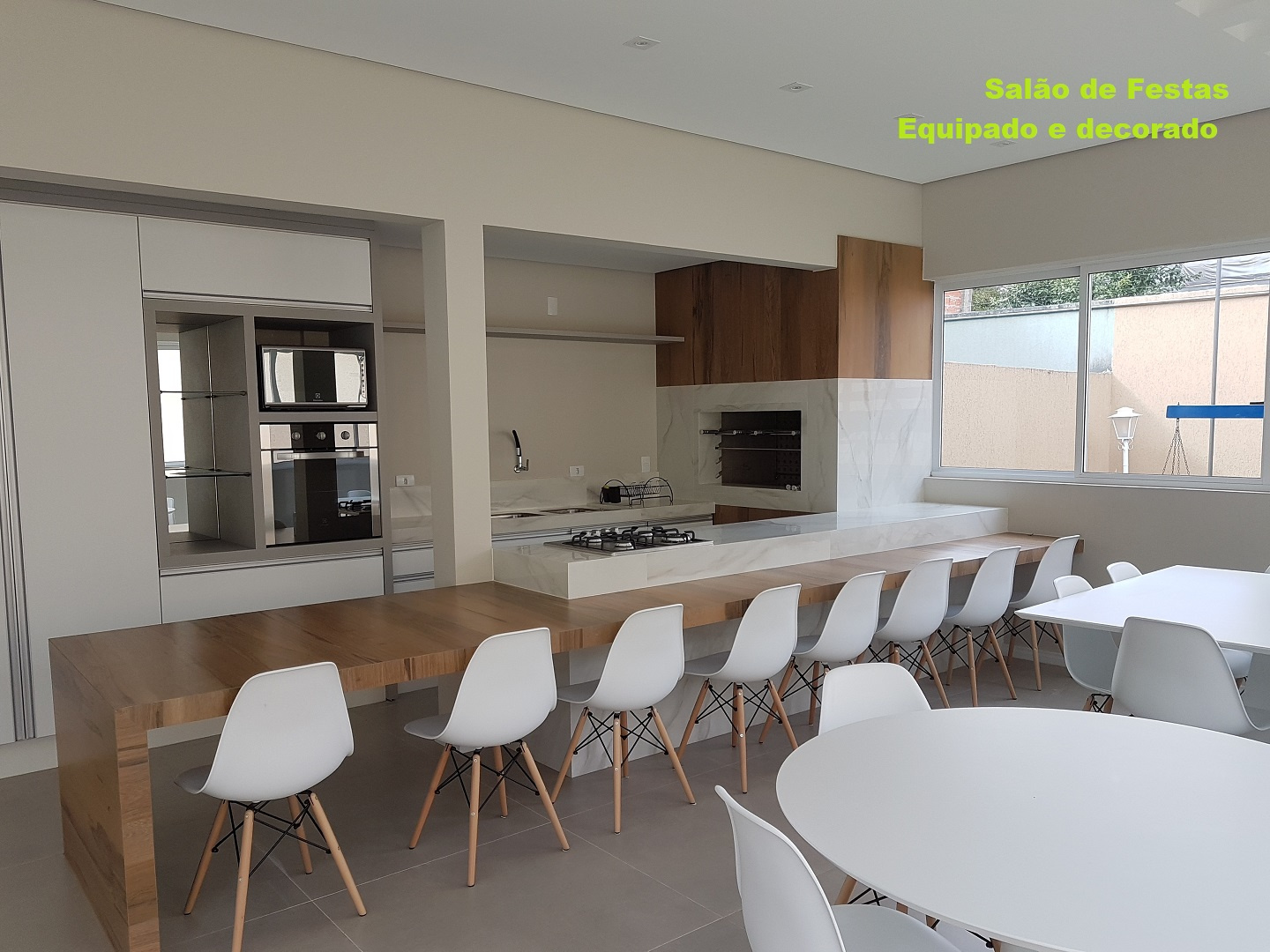 Salão de Festas (equipado e decorado)