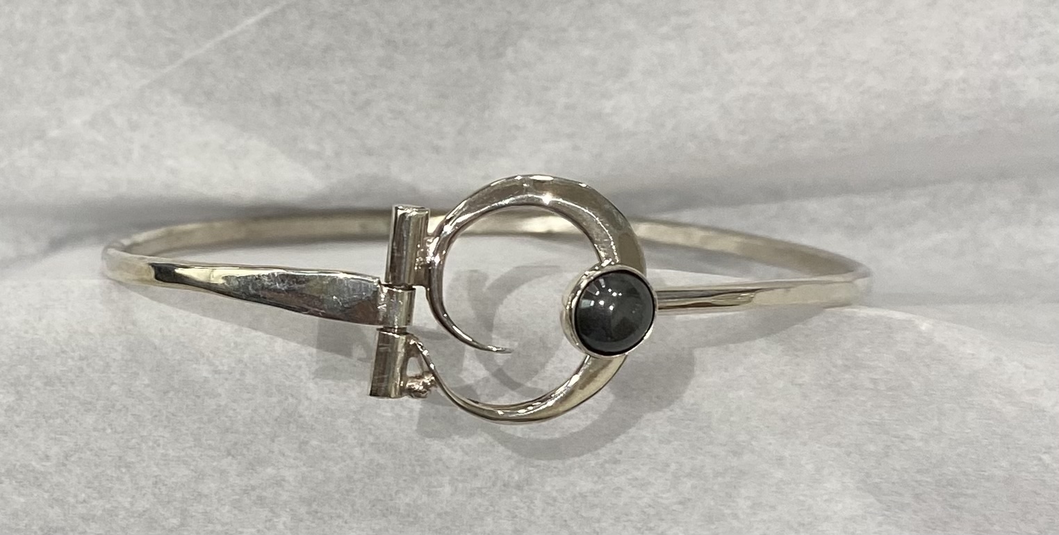 Curl with Hematite Cuff
Sterling
$125