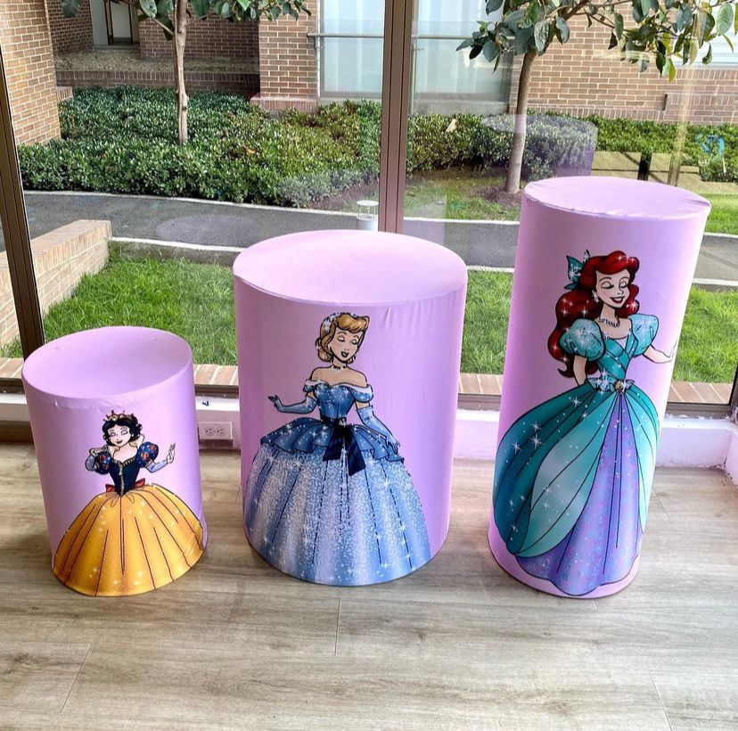 Cilindro Temático de Princesas
Principal 60, 5D X 80CM Altur
Mediana 40, 5D X 1,02 M Altura
Pequeño 40, 5D X 58 CM Altura.
$60.000
Precio Unitario