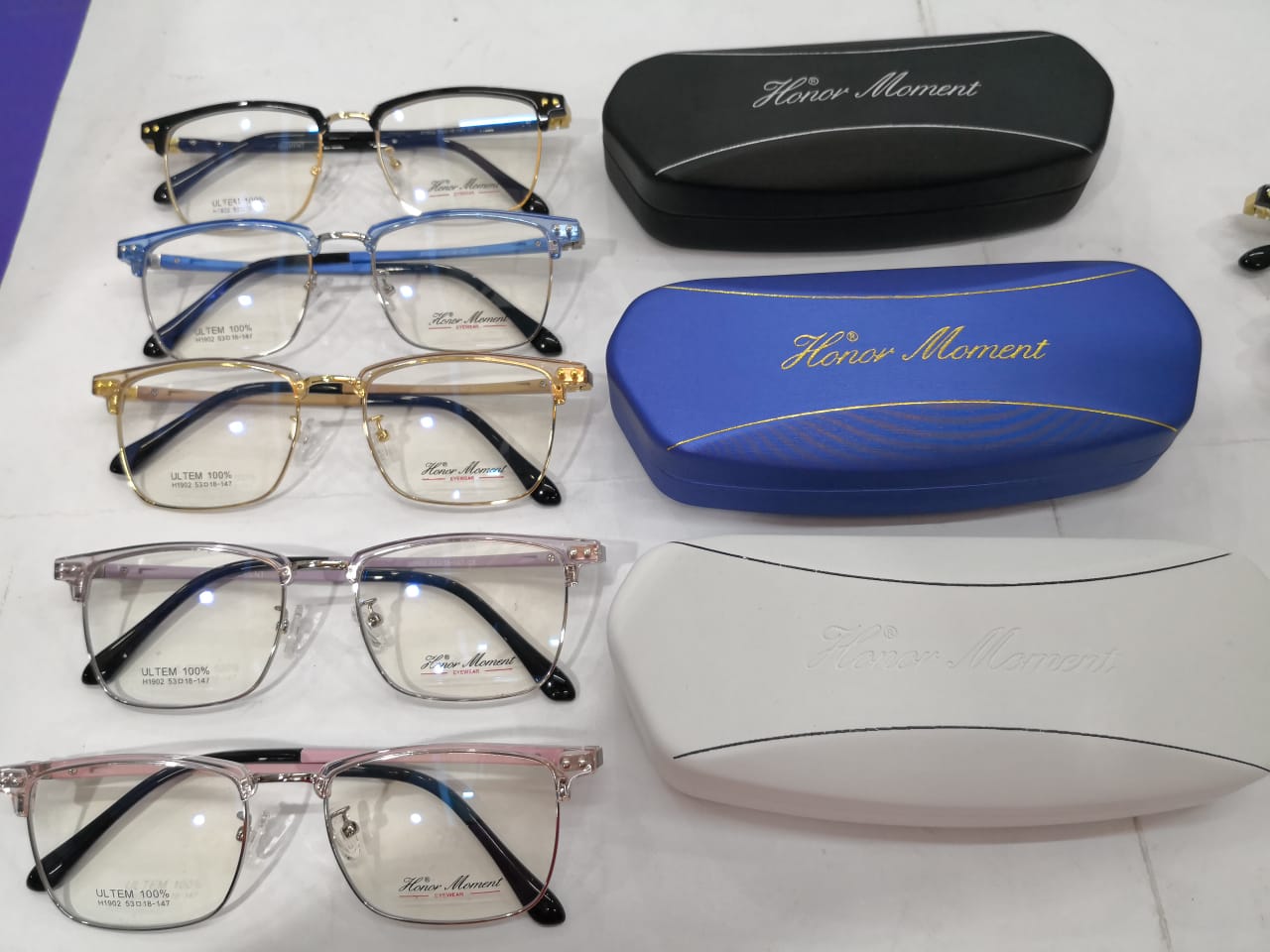 Modelo: H1902
Colores: Negro, Rosa, Azul, Morado y Dorado