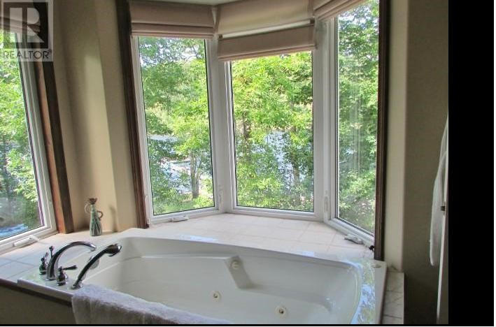 Master Bathroom
Photo 2