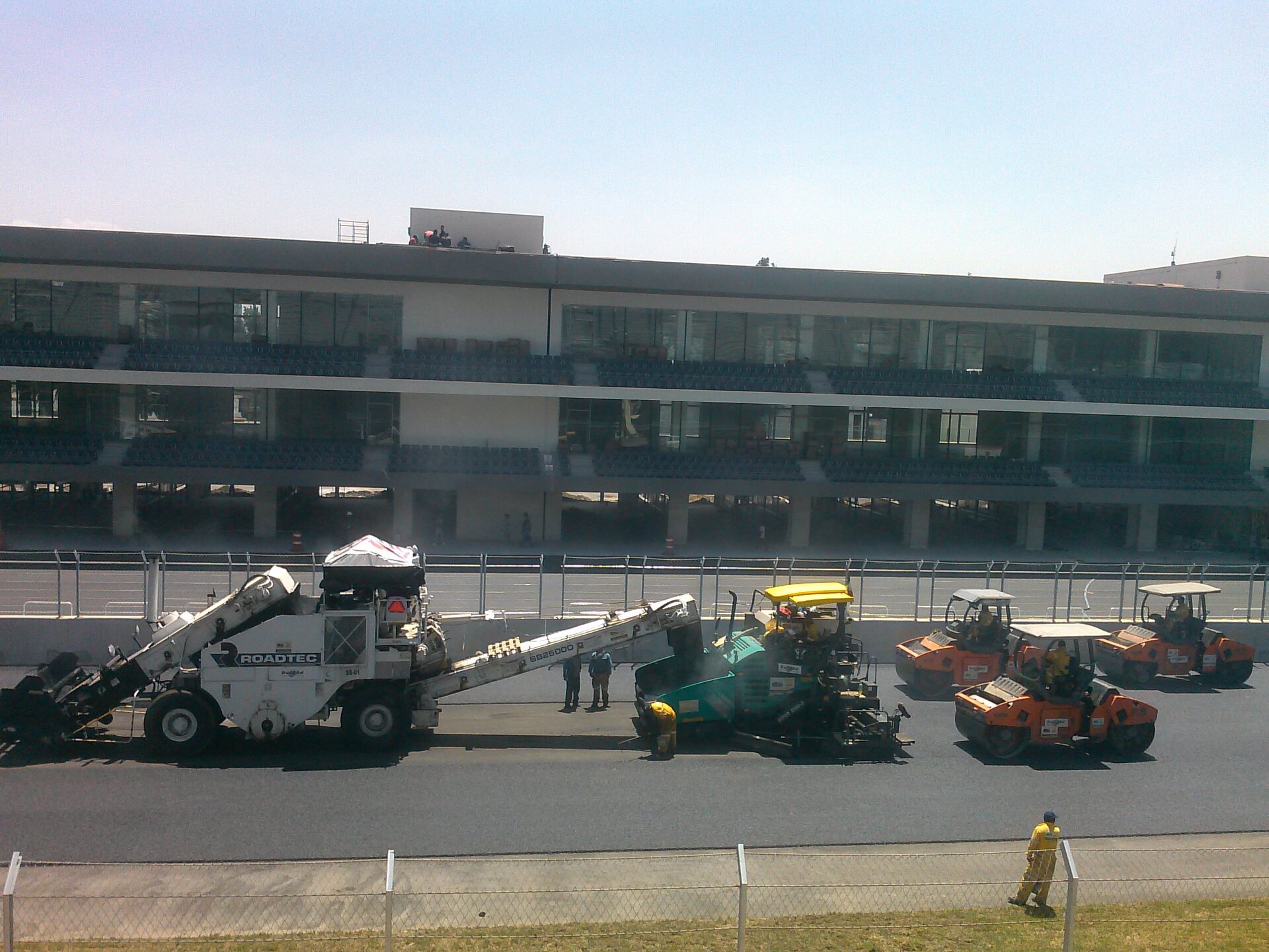 https://0201.nccdn.net/1_2/000/000/183/70a/autodromo4.jpg