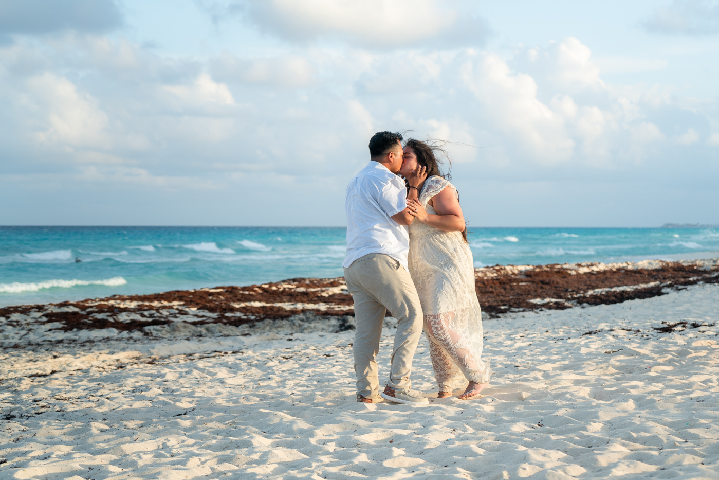 https://0201.nccdn.net/1_2/000/000/183/77a/romantic-mariachi-proposal-in-cancu%CC%81n084.jpg