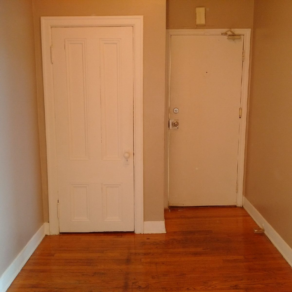 120 Pitt St. #7 Foyer