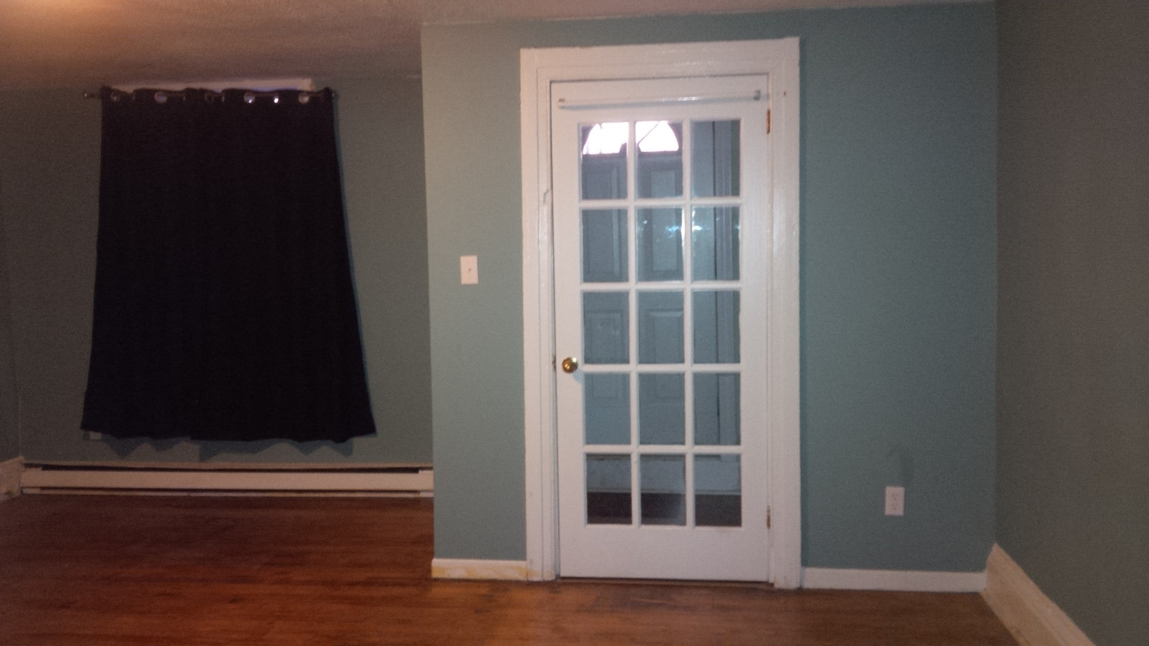 28 Wentworth #1 Living Room