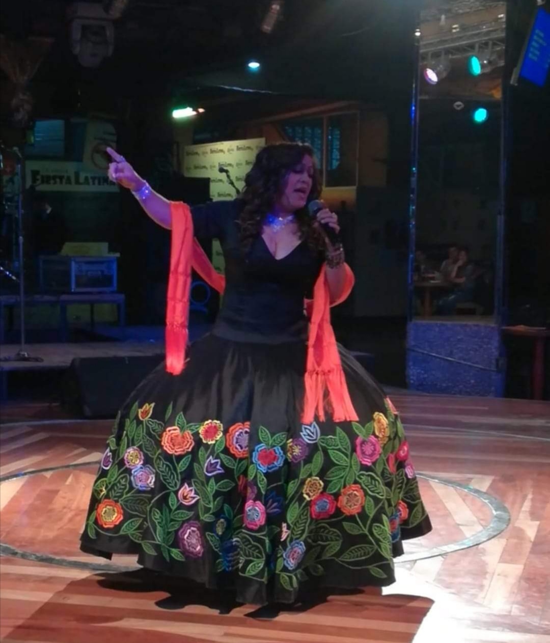 TERE ESQUIVEL BIOGRAFIA LA EXITOSA