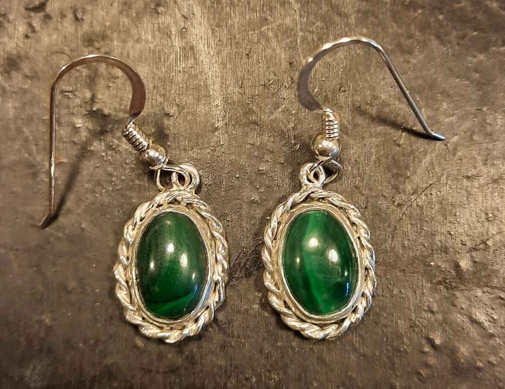 JE010-M MALACHITE ELLIPSE EARRINGS Sterling Silver with twist