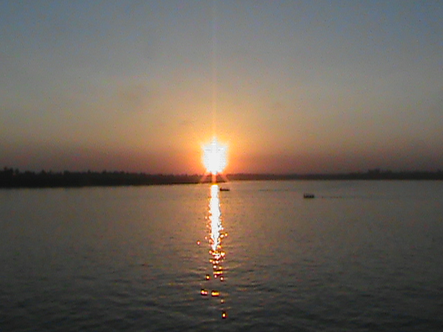 Suetting sun on the
Nile River