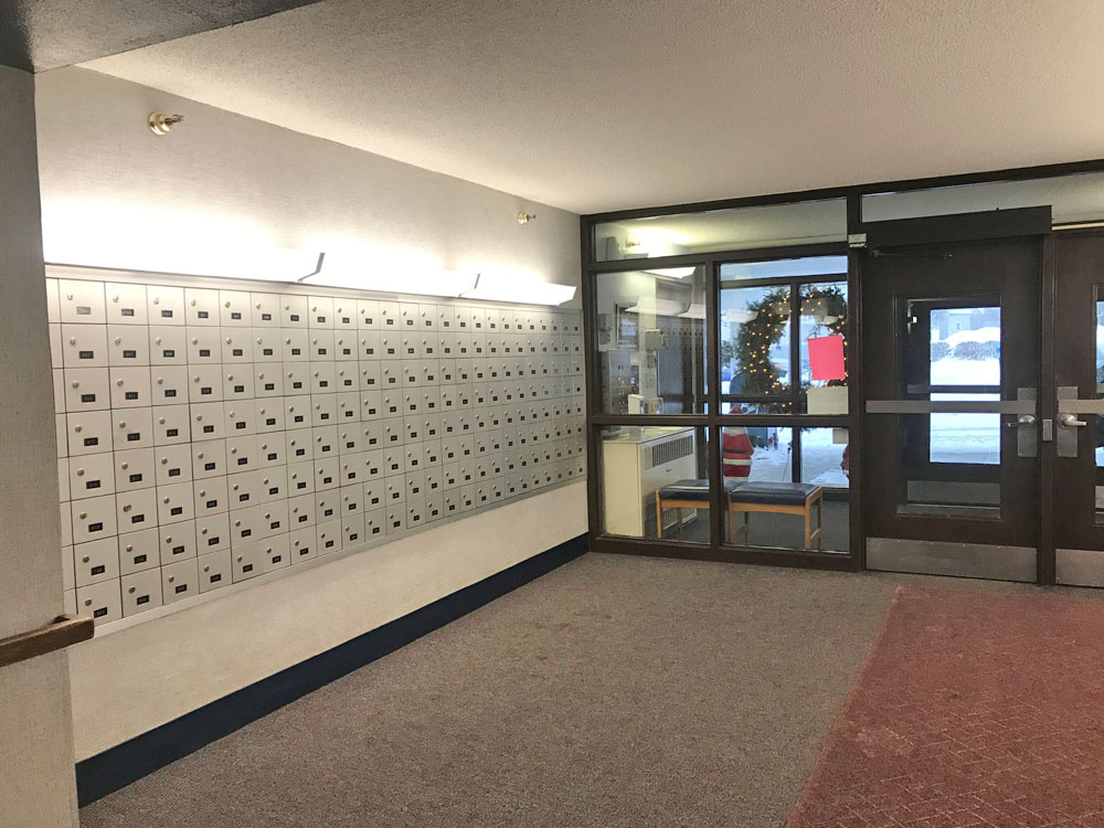 Lobby and Tenant Mailroom