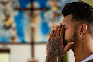 https://0201.nccdn.net/1_2/000/000/188/103/praying-young-man.jpg