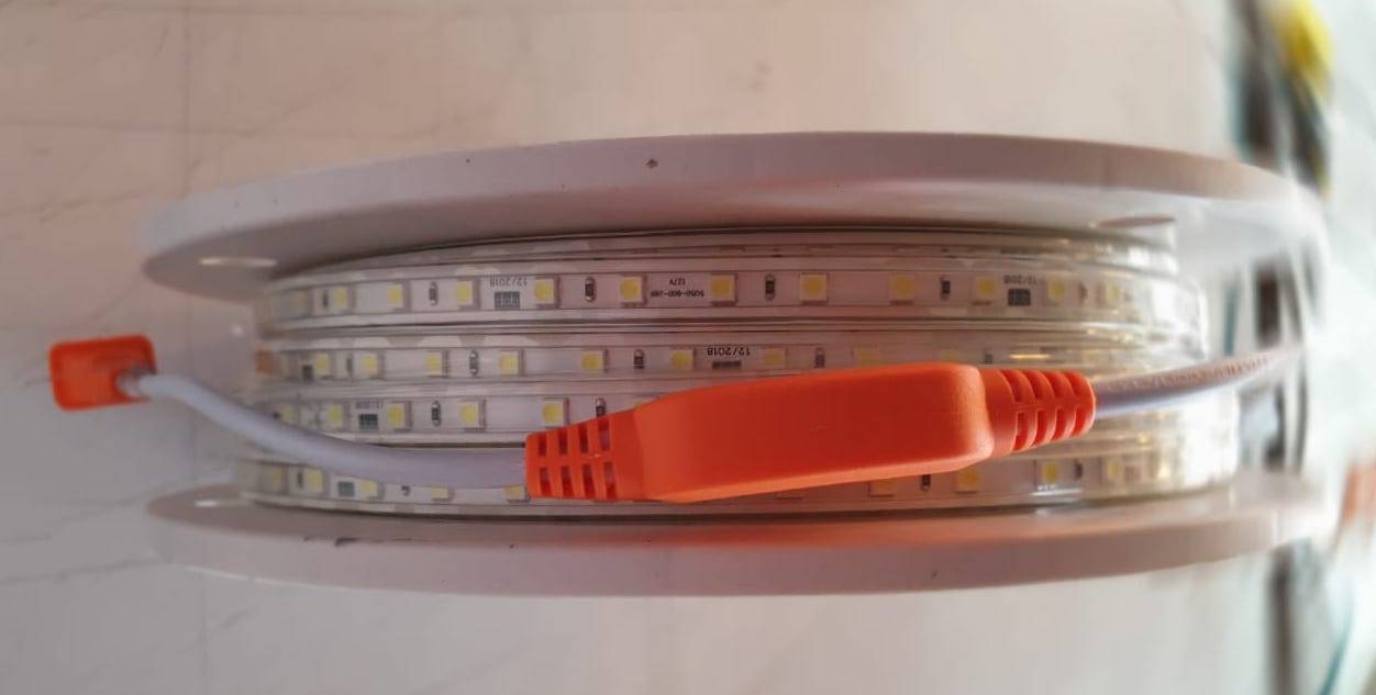 EL ROLLOS DE 25MTS
 INCLUYE UN CONECTOR 