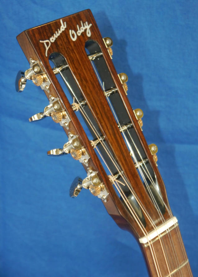 many variations available for all our instruments.
Here is a one off commission of a mandocello with a slothead