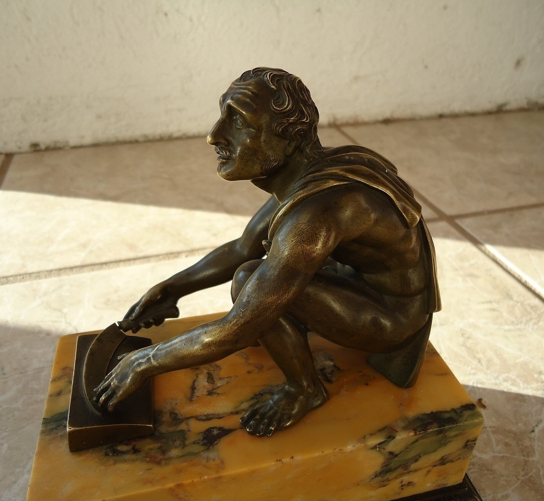 8
Antoine Coysevox
Hombre afilando su oz
Escultura en bronce
18 x 10 x 20 cm