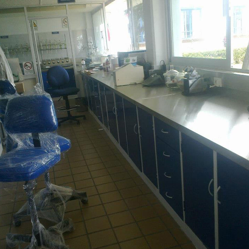Diquimaly S.A. de C.V. - MOBILIARIO PARA LABORATORIO