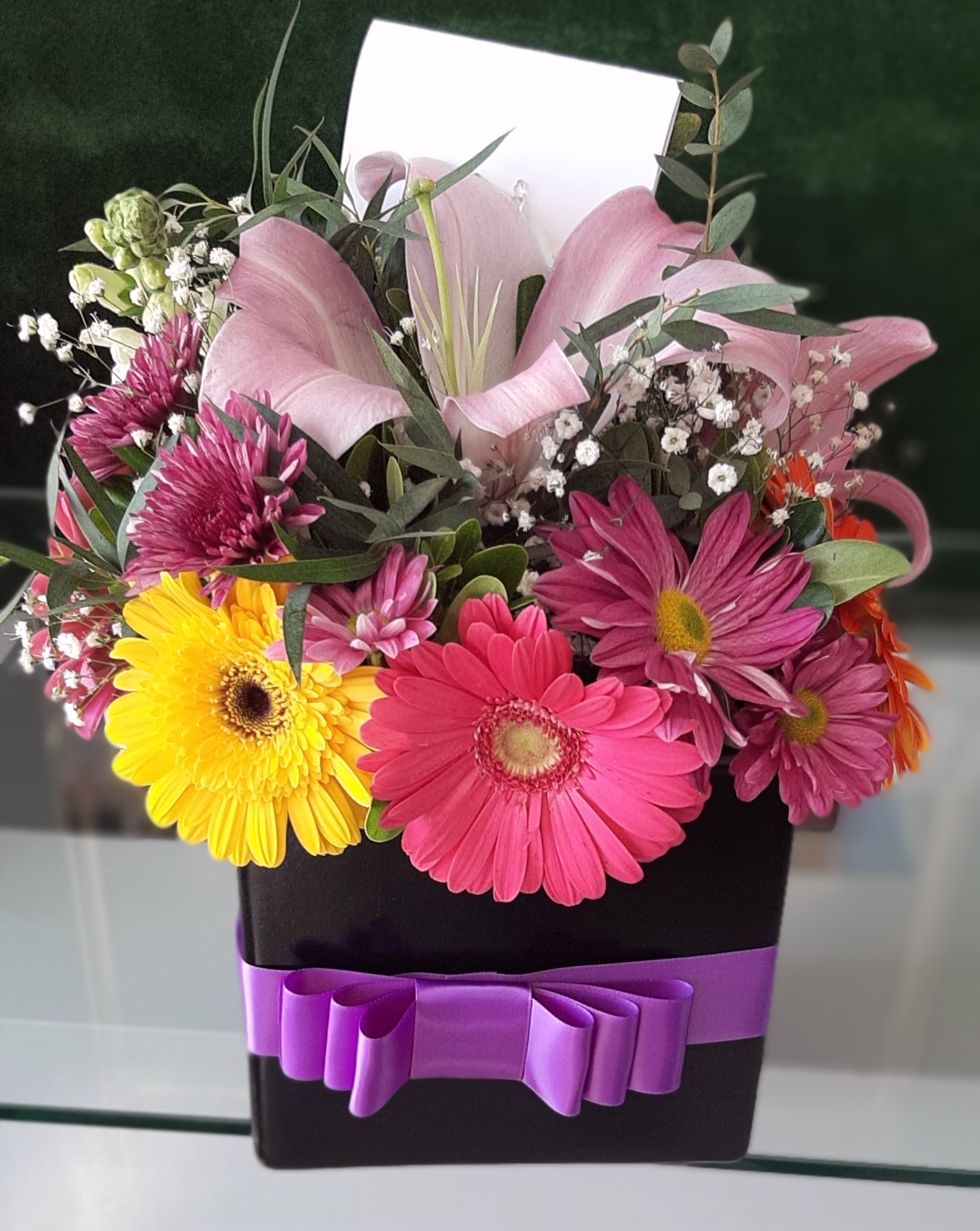 Arreglo primaveral en base de cerámica $900