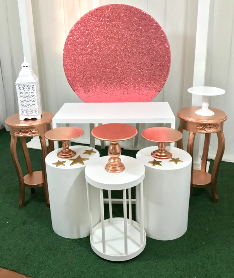 Mesa Rectangular Hueca Color Blanco
80 cm Altura
Profundidad 50cm
1 m Ancho $
50.000
Mesa Auxiliar Pata Curva
Oro Rosa
$ 50.000
37x37cm
80cm Alto
Mesa Cilindro Hueca
Pequeña
Alto 60cm
40X40
$50.000
Cilindro Pequeño 40, 5D X 58 CM Altura
$50.000