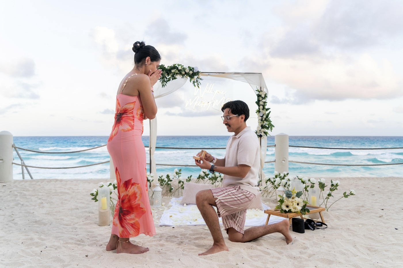 https://0201.nccdn.net/1_2/000/000/18a/0a3/marriage-proposal-fiesta-americana-condesa-cancun-mexico-lux-art.jpg