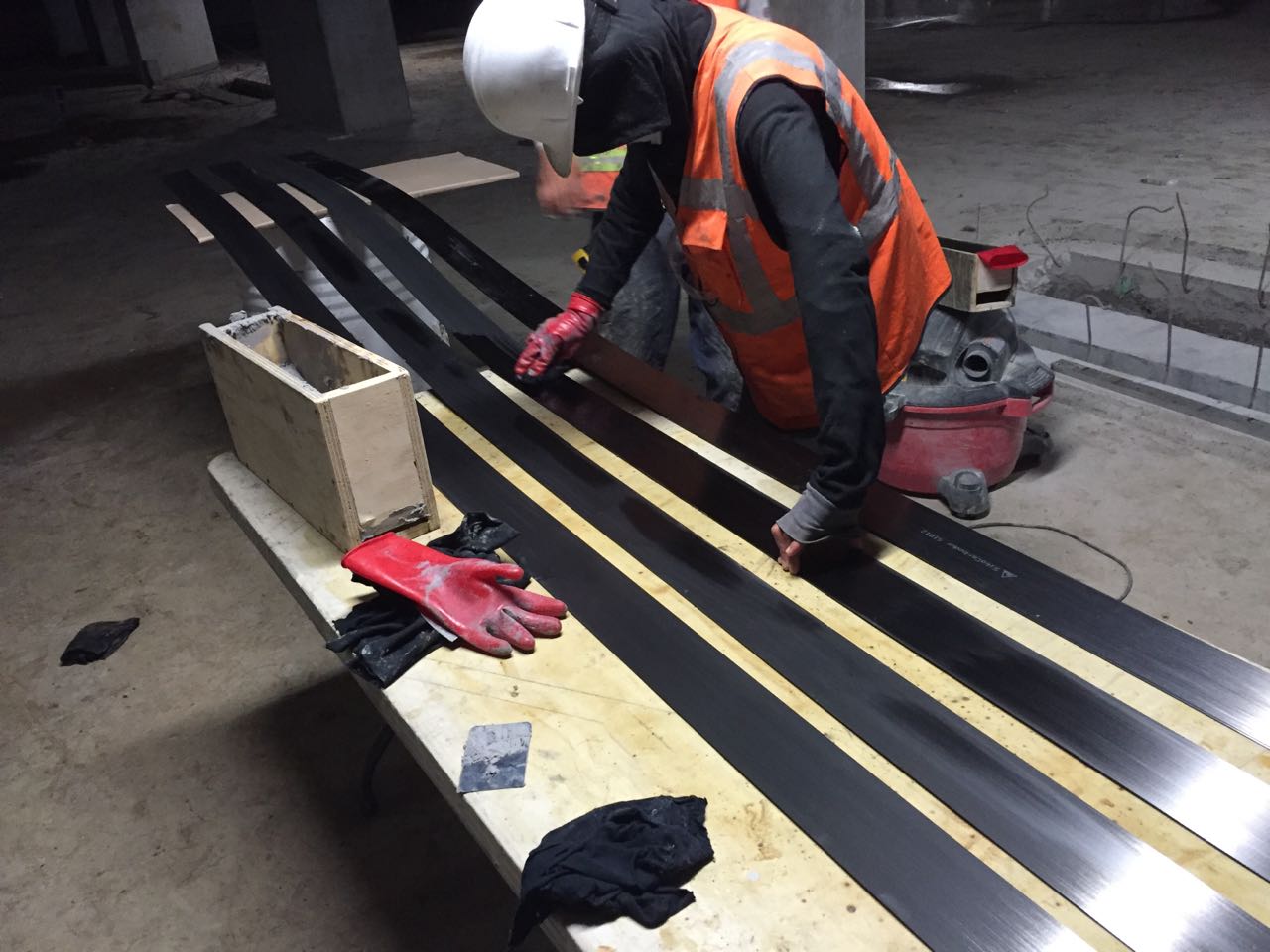 Refuerzo de puestes con placa de fibra de carbono 