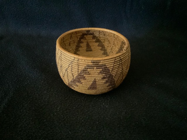 PRODUCT PROFILE
Product No:  #71302
Description: Maidu basket “rain
 basket”
PRODUCT NARRATIVE:
•  Maidu basket with rain in 
mountains design.
Materials: juncus, peeled and dyed
 redbud.
• Circa: 1903
• Size: 3” height x 4” width.
