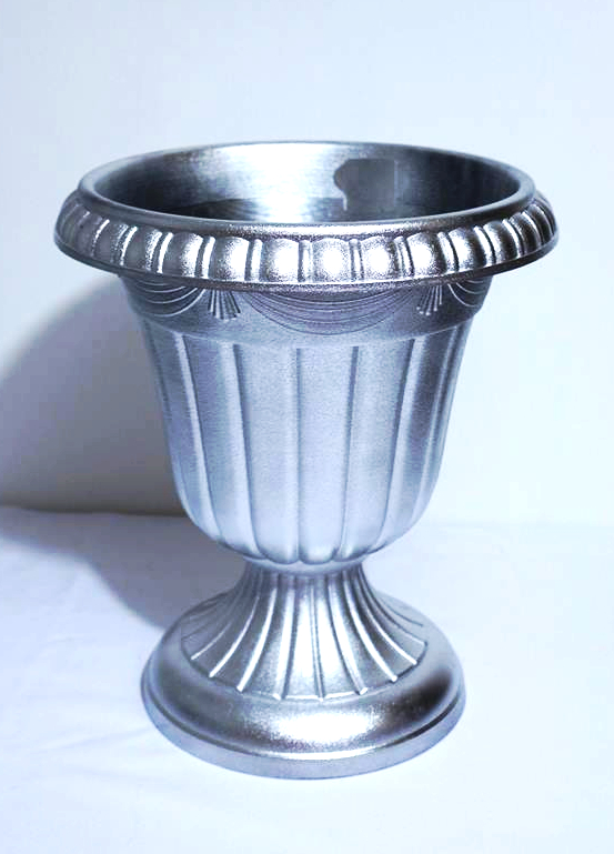 Florero Imperial # 1 Plateado
Medidas 29 cm de Altura 
22 cm de Diámetro 
$ 20.000 