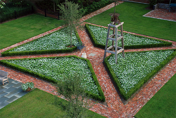 https://0201.nccdn.net/1_2/000/000/18b/963/rear-and-parterre--3-.jpg