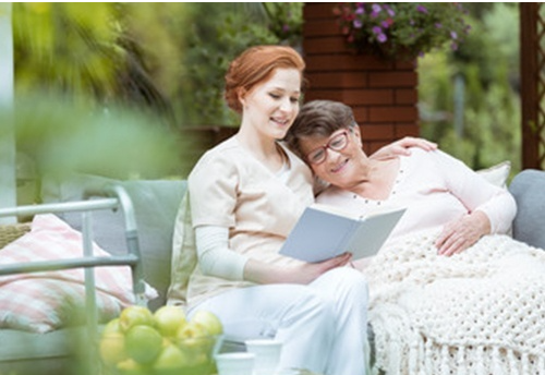 2 women reading on a brench