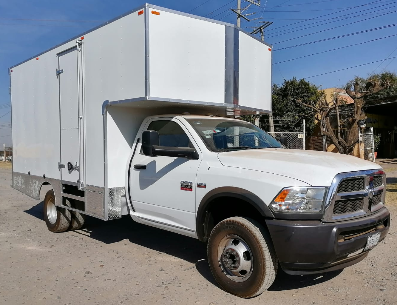 campers volado chasis nissan  
