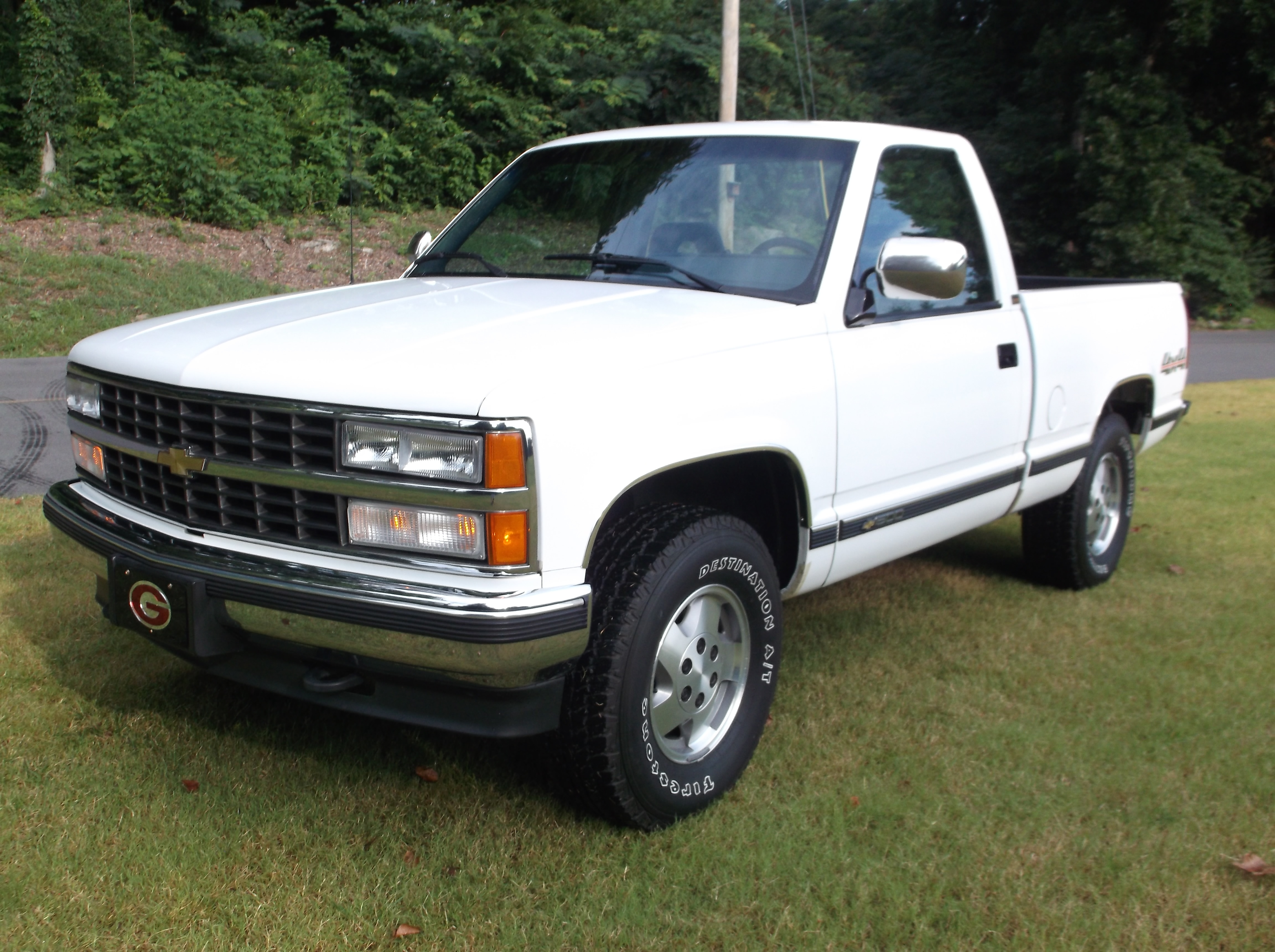 https://0201.nccdn.net/1_2/000/000/18b/f68/1993ChevroletSilverado4x4White_0056-4608x3440.jpg
