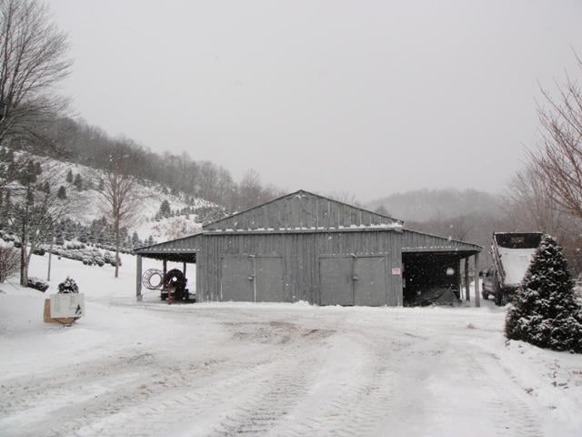 Visitors to our farm on the weekend of December 3rd through 5th were surprised with over 6 inches of snow.