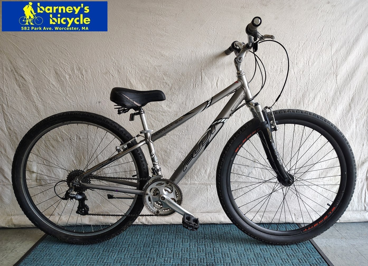 Fuji Monterey 2.0
Frame Size: 14" SM / Rider Height: 5'3-5'6
Price: $379.00 (Professionally Tuned)
