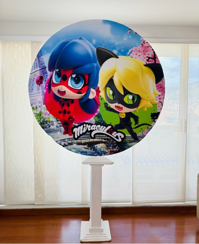 Circulo Efecto 3D Tematico
1.30m diametro x 2.20cm Altura
$80.000