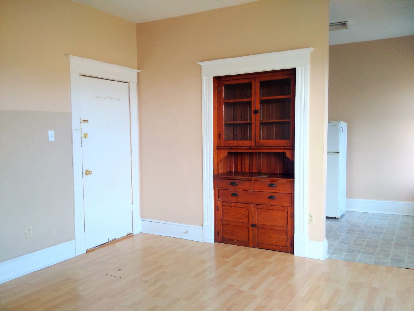 421 Douglas Ave. #2 Living Room