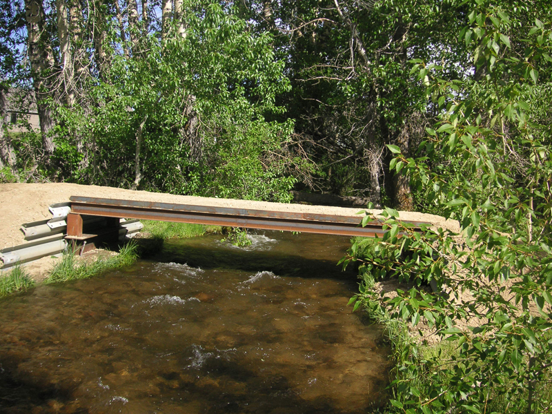 steel pedestrian footbridge over river||||